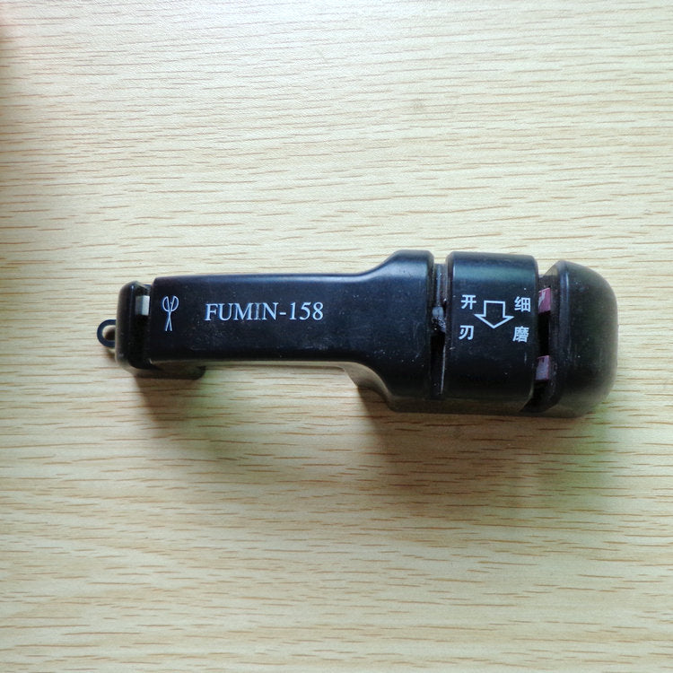 Manual knife sharpener